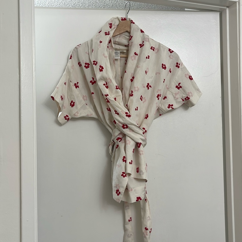 Caron Callahan tie top